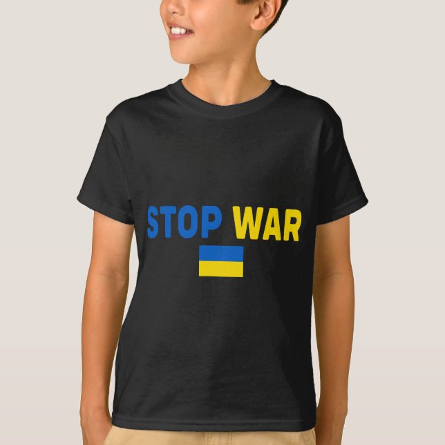 Stoppa Krig I stå på Ukrainas Flagga Support Ukrai T Shirt (Framsida)
