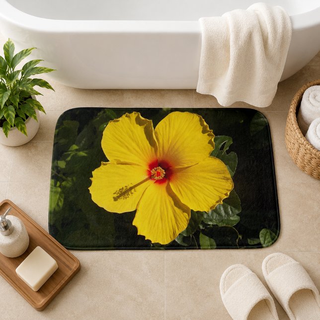 Stor badmatta med gul hibiskusblomma badrumsmatta (Yellow Hibiscus Flower Large Bath Mat)