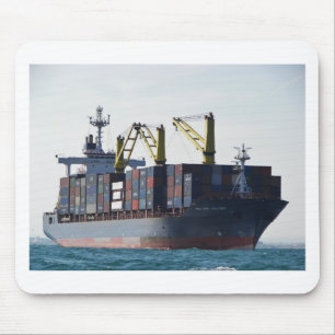 Stor containerFrakt vid ankare Musmatta