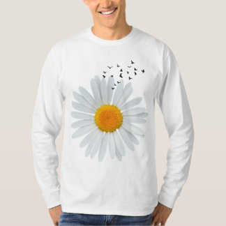 Stor Daisy Blommor med Flocket av flygande fåglar. T Shirt
