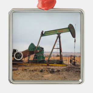Stor Grönt Pumpjack i ett oljebälte i Fält Julgransprydnad Metall