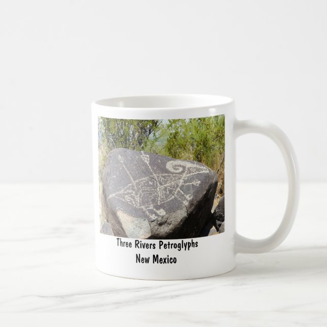 Stor hornfårpetroglyph kaffemugg (Höger)