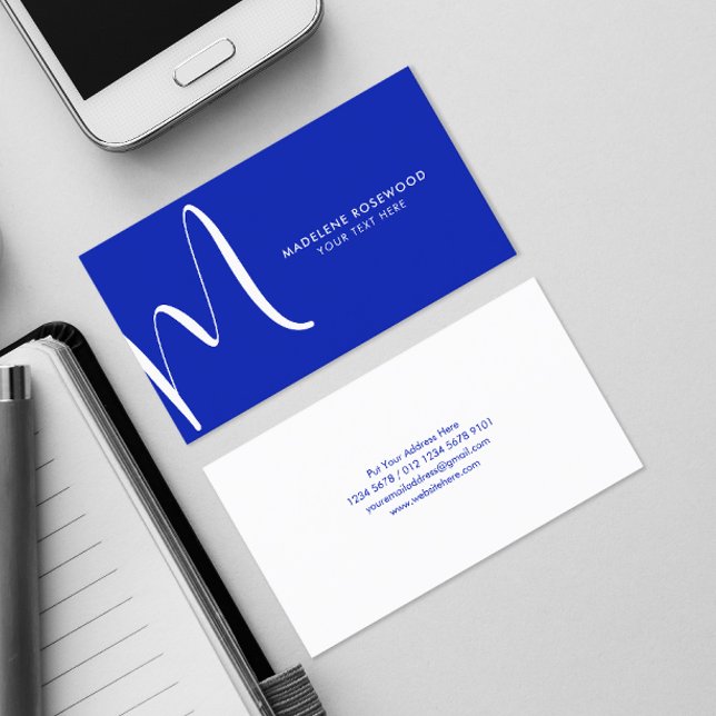Stor initial i versaler | Modern typografi | Blå Visitkort (Skapare uppladdad)