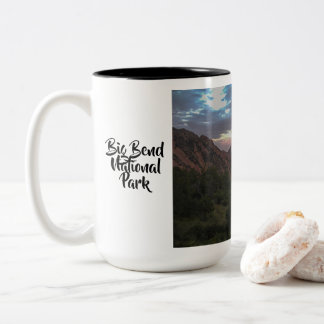 Stor mugg för krökningfönsterkaffe