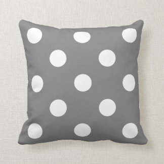 Stor polka dots - vit på grått kudde