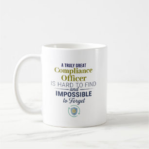 Stor present till efterlevnadskoordinator med pers kaffemugg