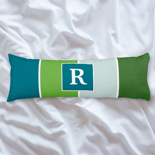 Stor Rand i blått och grönt med Monogram Kroppskudde (Skapare uppladdad)