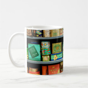 Stor samling färgfulla vintagar som visas kaffemugg