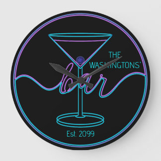 Stor väggklocka i Finare Roligt Pub