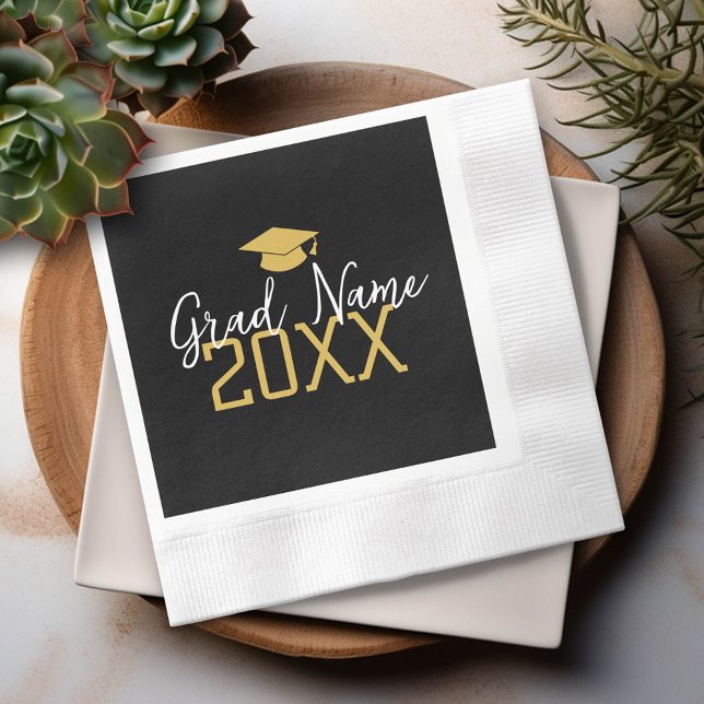 Stora året - Namn och Kap - Svarta Guld Studenten Pappersservett (Custom Graduation Party Napkin - Modern Black and Gold Design with Grad's Name)