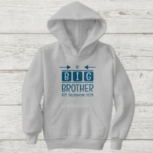 Stora brors initialer est. månad år blå t shirt