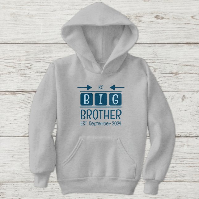 Stora brors initialer est. månad år blå t shirt (Skapare uppladdad)