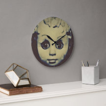 stora klockor med hemlig docka