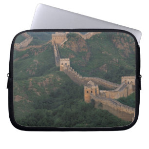 Stora muren slingrande genom bergen. laptop sleeve