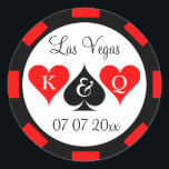 Stora poker chip-markeringsmärken för bröllop runt klistermärke<br><div class="desc">Stora poker chip-markeringsmärken för Sin City bröllop. Tematärklistermärken och förseglare för kuvert till Las Vegas bröllop. chip-klistermärken i personlig med namn initialer av brud och brudpar i monogrammet. Spelkort kostym är utformat med kung och drottning av hjärtan och spader. Elegantens skripttypografi - malldesign med namn på platsen för anpassningsbarna namn....</div>