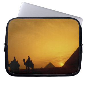 Stora pyramiderna i Giza, Egypten vid solnedgång Laptop Sleeve