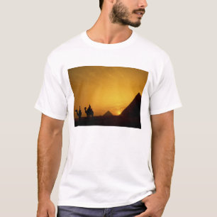Stora pyramiderna i Giza, Egypten vid solnedgång Tee