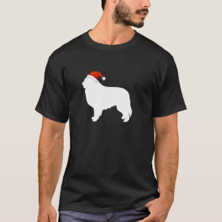 Stora Pyrenéerhundar som bär jultomtehatt Julhund T Shirt