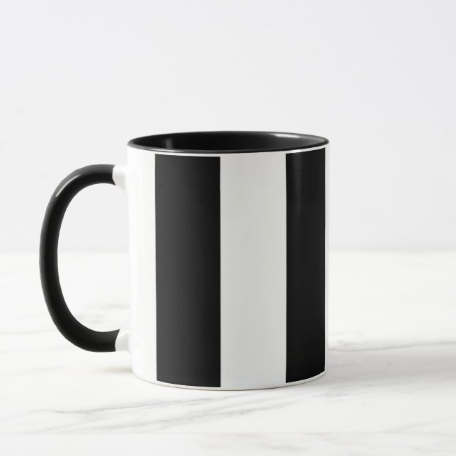 Stora, svarta och vita, stripade kaffe mugg (Vänster)