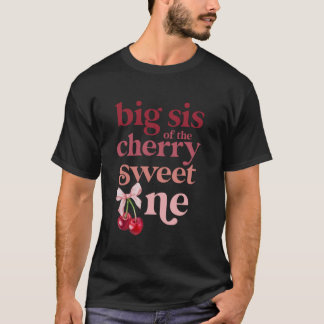 Stora Syrran av Cherry Sweet One Coquette First Bi T Shirt