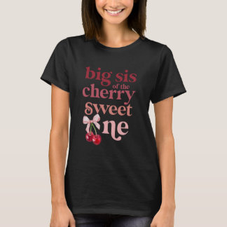 Stora Syrran av Cherry Sweet One Coquette First Bi T Shirt