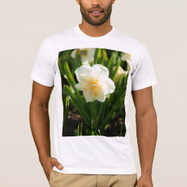 Stora vita narcissus på en vårdag t shirt