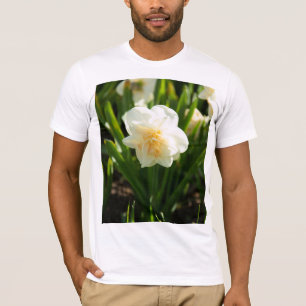 Stora vita narcissus på en vårdag t shirt