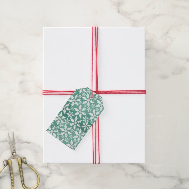 Stora vita snöflingor som faller grön bakgrund presentetikett (Med Snöre)