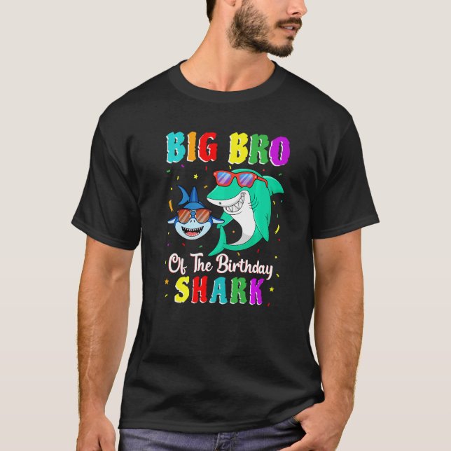 Storbron i hönsens födelsedagstid Litt T Shirt (Framsida)