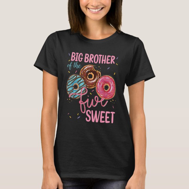 Storebror i den sötade femfemte Donut-dagen Party T Shirt (Framsida)