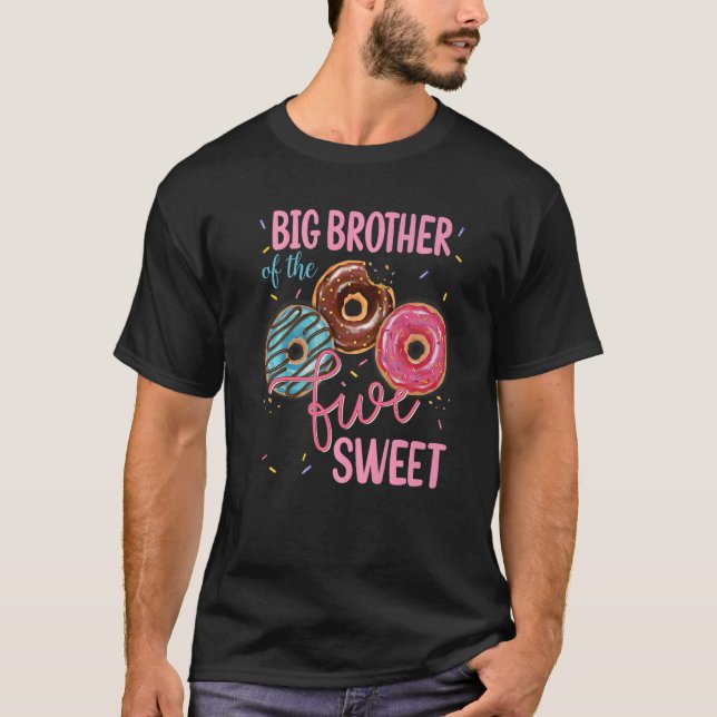 Storebror i den sötade femfemte Donut-dagen Party T Shirt (Framsida)