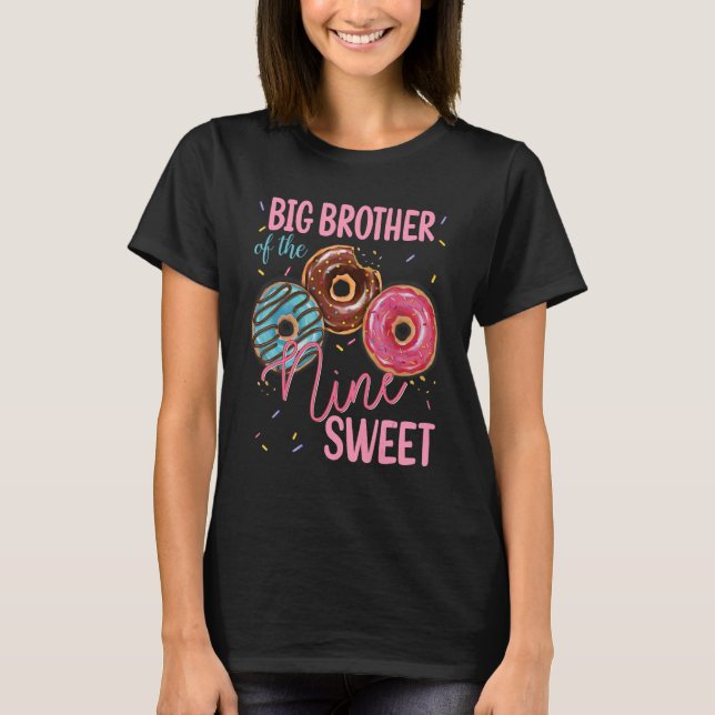 Storebror i den svenska nionde Donut-födelsedagen  T Shirt (Framsida)