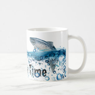 Storfisk i sjö vatten kaffemugg