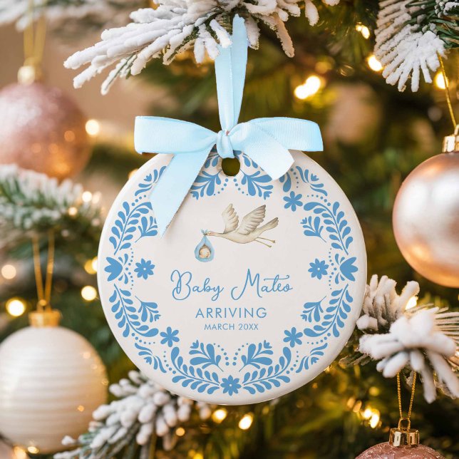 Stork Pojke Birth Anouncement jul Julgransprydnad Keramik (Blue Papel Picado Boy Pregnancy Announcement Ornament)