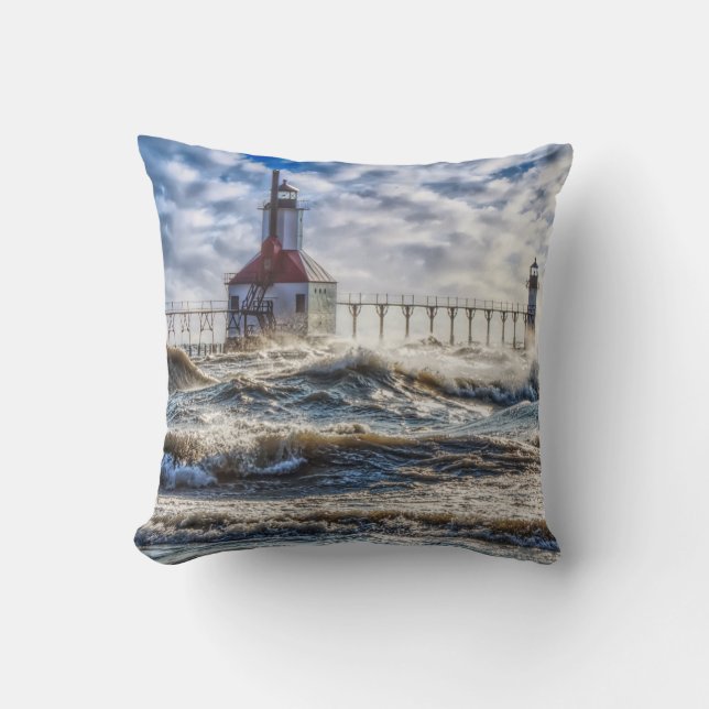 Storm at St Joseph Lighthouse Kudde (Framsida)