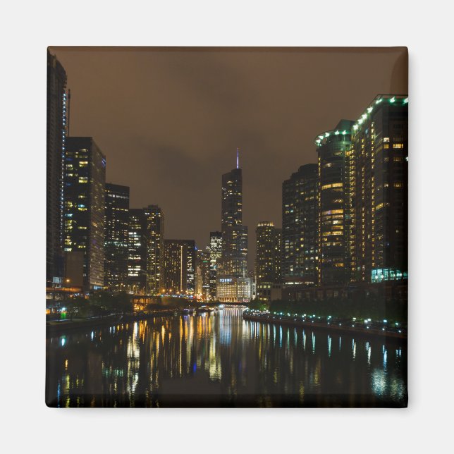 Storm Brewing Over Chicago Magnet (Framsidan)