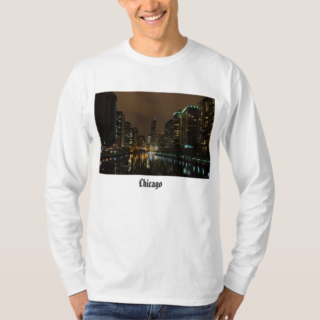 Storm Brewing Over Chicago T Shirt (Framsida)