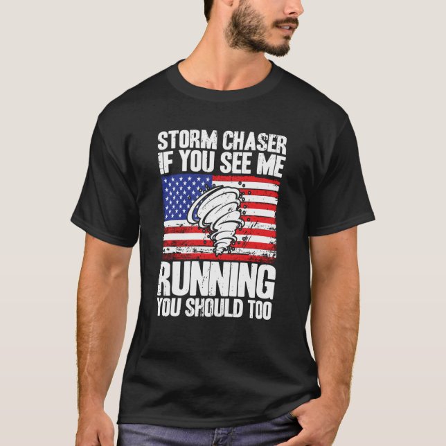 Storm Chaser Hurricane Meteorology See Me Running  T Shirt (Framsida)