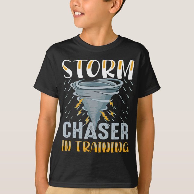 Storm chaser under träning för Tornado chasers T Shirt (Framsida)