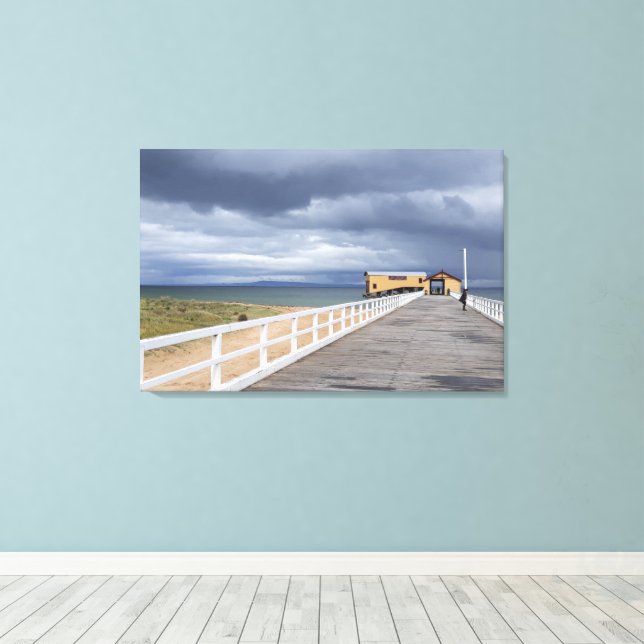 Storm över Queenscliff Pier Canvastryck (Insitu (trägolv))
