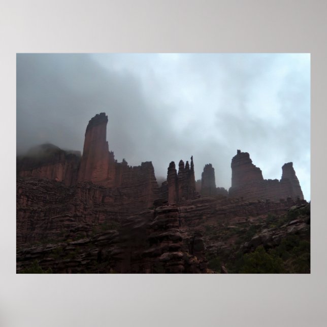Storm over the Towers Poster (Framsidan)