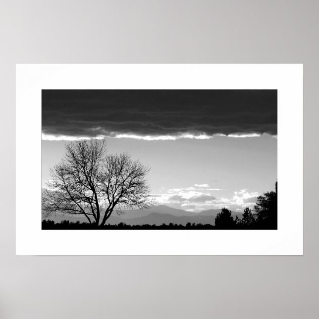 Storm Rolling In Poster (Framsidan)