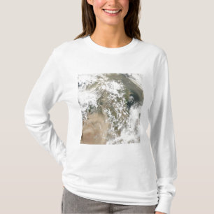 Stormbyar över mellan östern t-shirt
