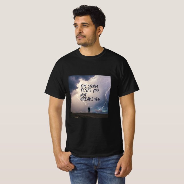Stormen Testar Dig, Inte Bryter Dig | Uthållighet  T Shirt (Hel framsida)