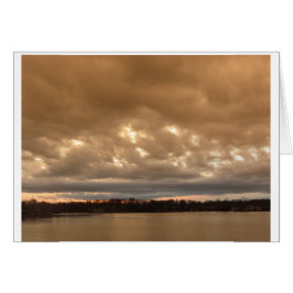 stormig aftonhimmel på gräs sjön #3 hälsningskort