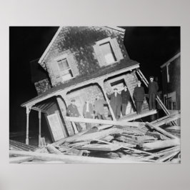 Stormskadad hus, 1914. Gammalt foto Poster