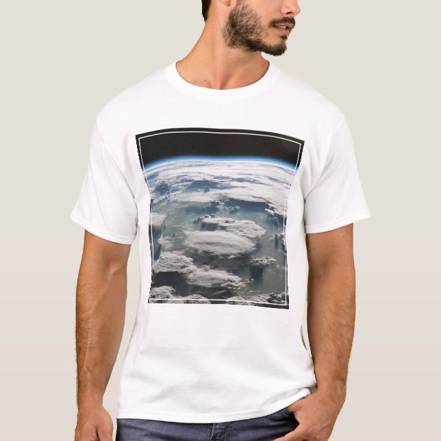 Stormy Himlar ovanför Amazonas T Shirt (Framsida)
