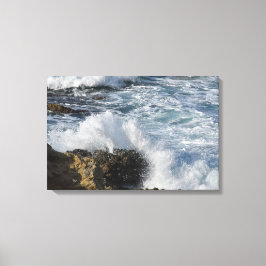 Stormy sea, vågar kraschar på sten canvastryck