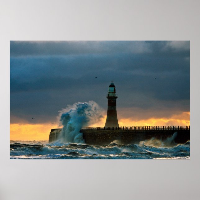 Stormy Seas at Roker Poster/Skriv ut Poster (Framsidan)
