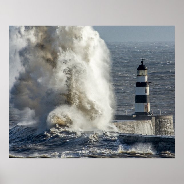 Stormy Seas at Roker Poster/Skriv ut Poster (Framsidan)
